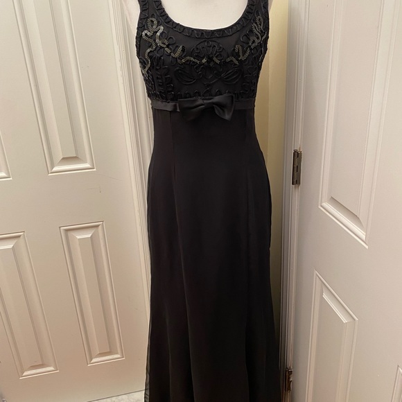 GW Navy Blue Sequence Formal Evening Gown Size 6 - Picture 4 of 16